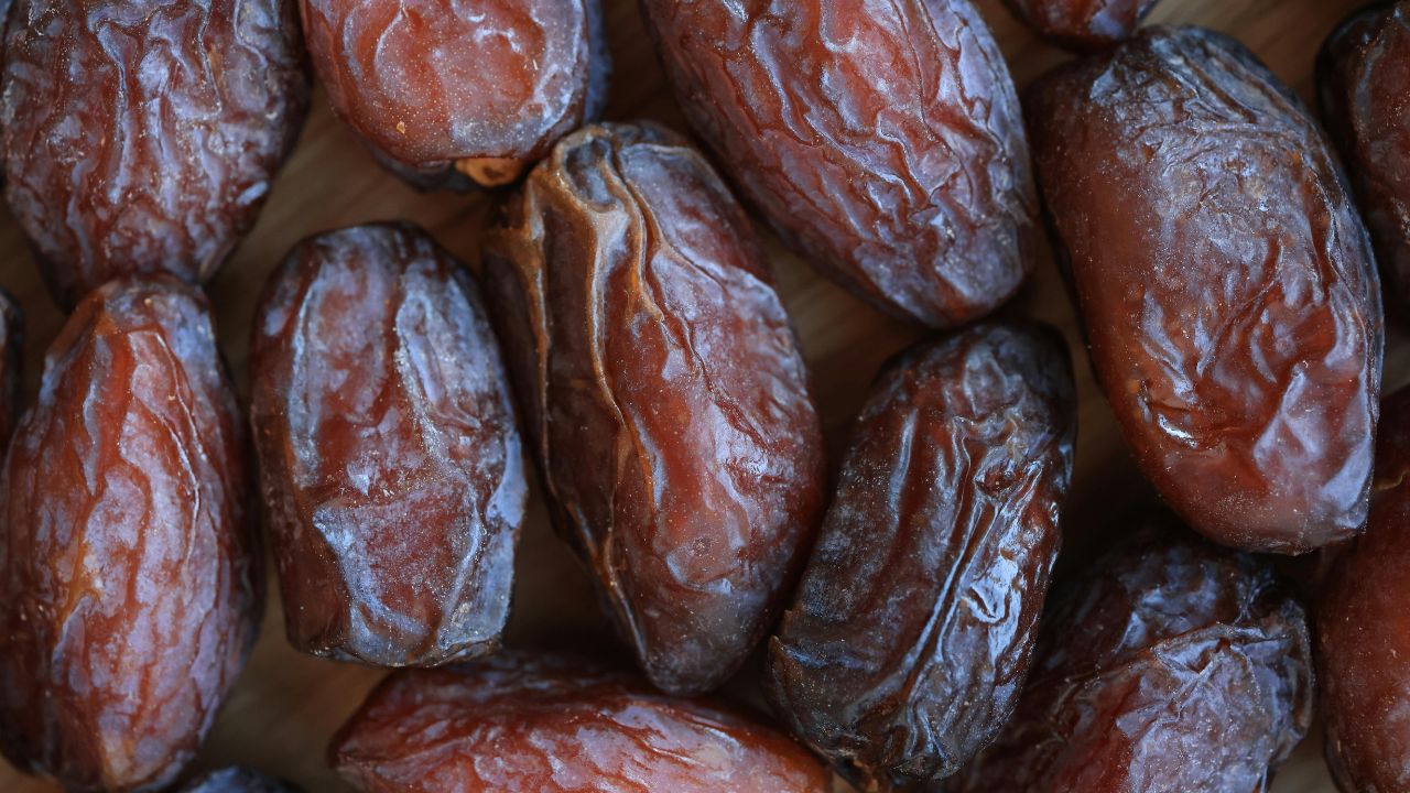 Medjool or Deglet Noor How to Choose the Right Date